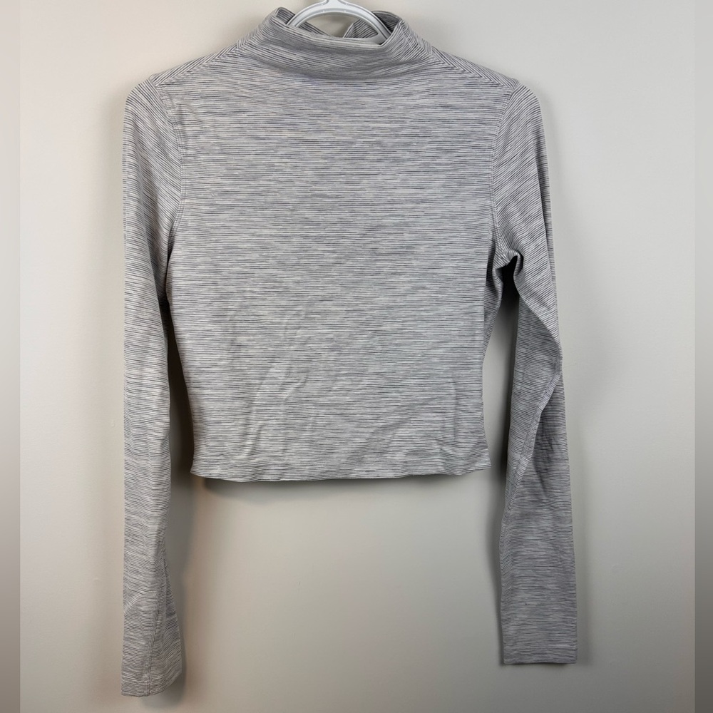 lululemon athletica Heather Gray Long Sleeve Cropped Mock Neck Top
